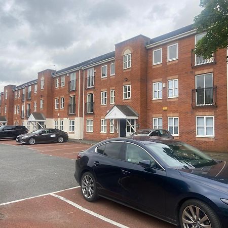 Lovely 2 Dbl Bed Apartment Near Heaton Park And North Manchester Hospital With Parking Exterior photo